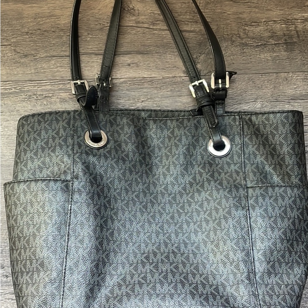 Michael Khor’s wallet & purse.